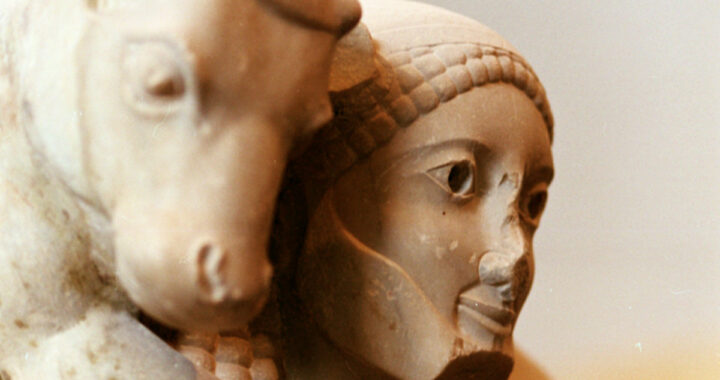 The “smile” of statues in the art of archaic Greece